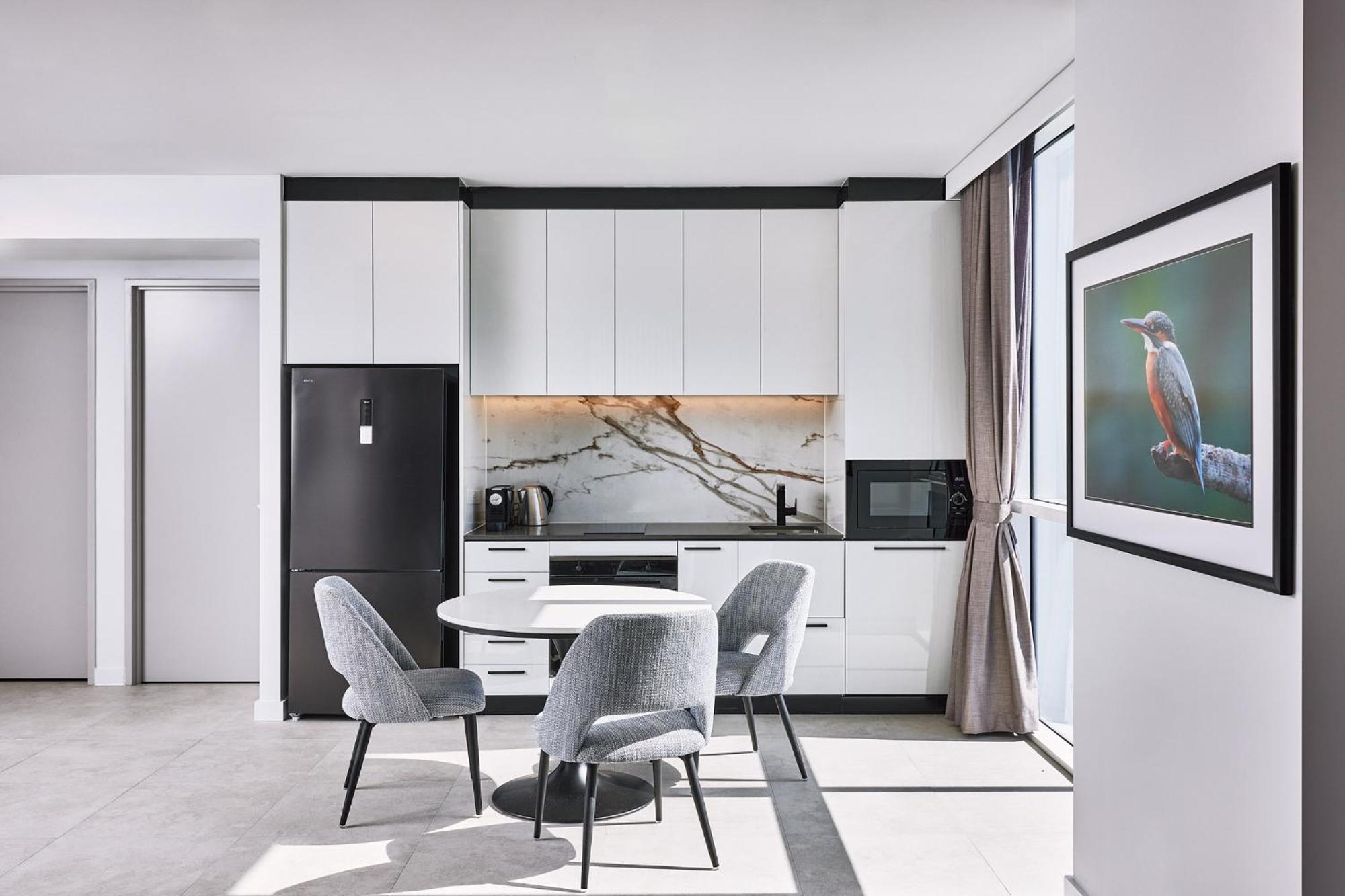 Meriton Suites リヴァプール エクステリア 写真 A kitchen in a serviced apartment