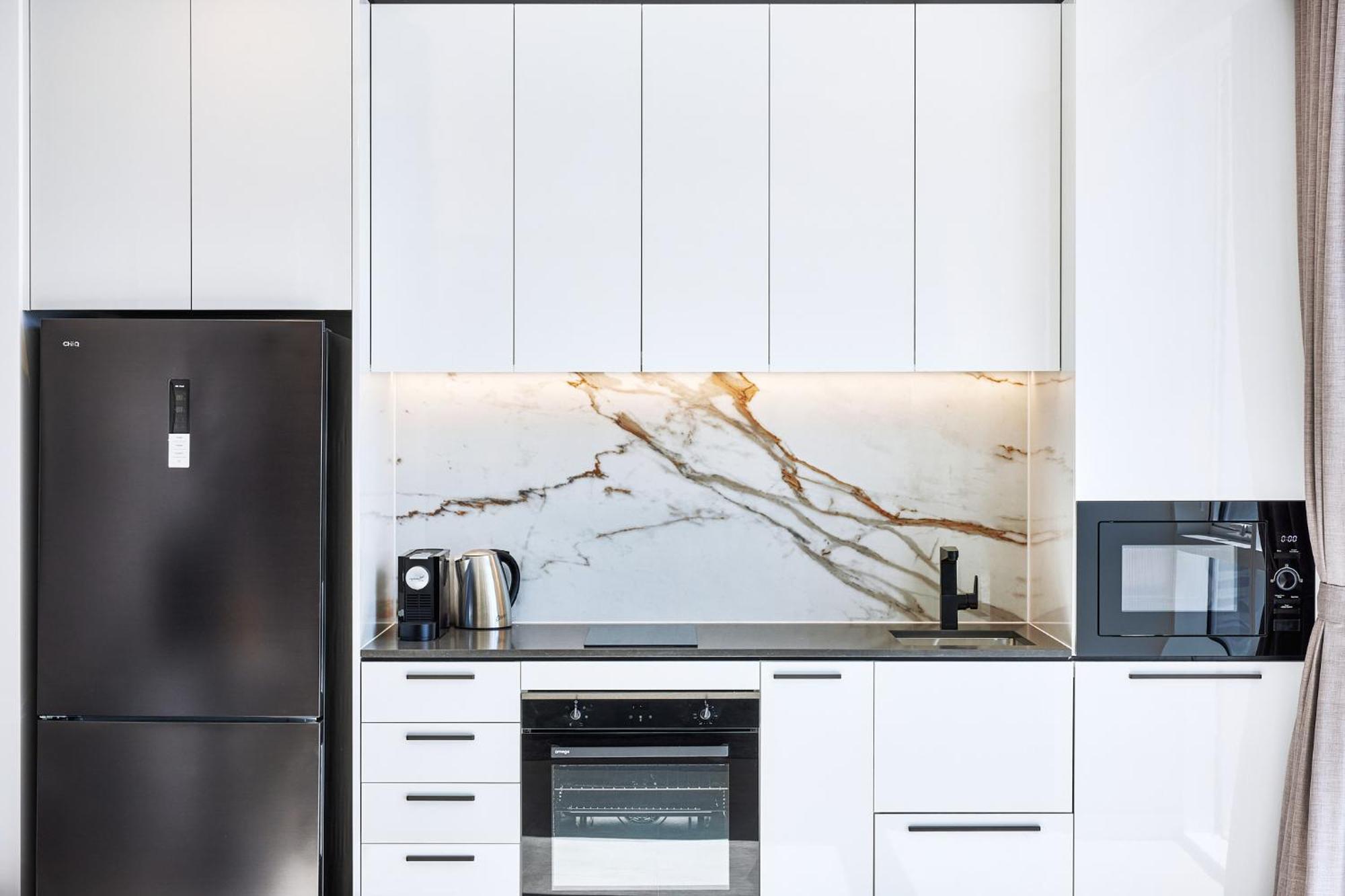 Meriton Suites リヴァプール エクステリア 写真 A modern kitchen
