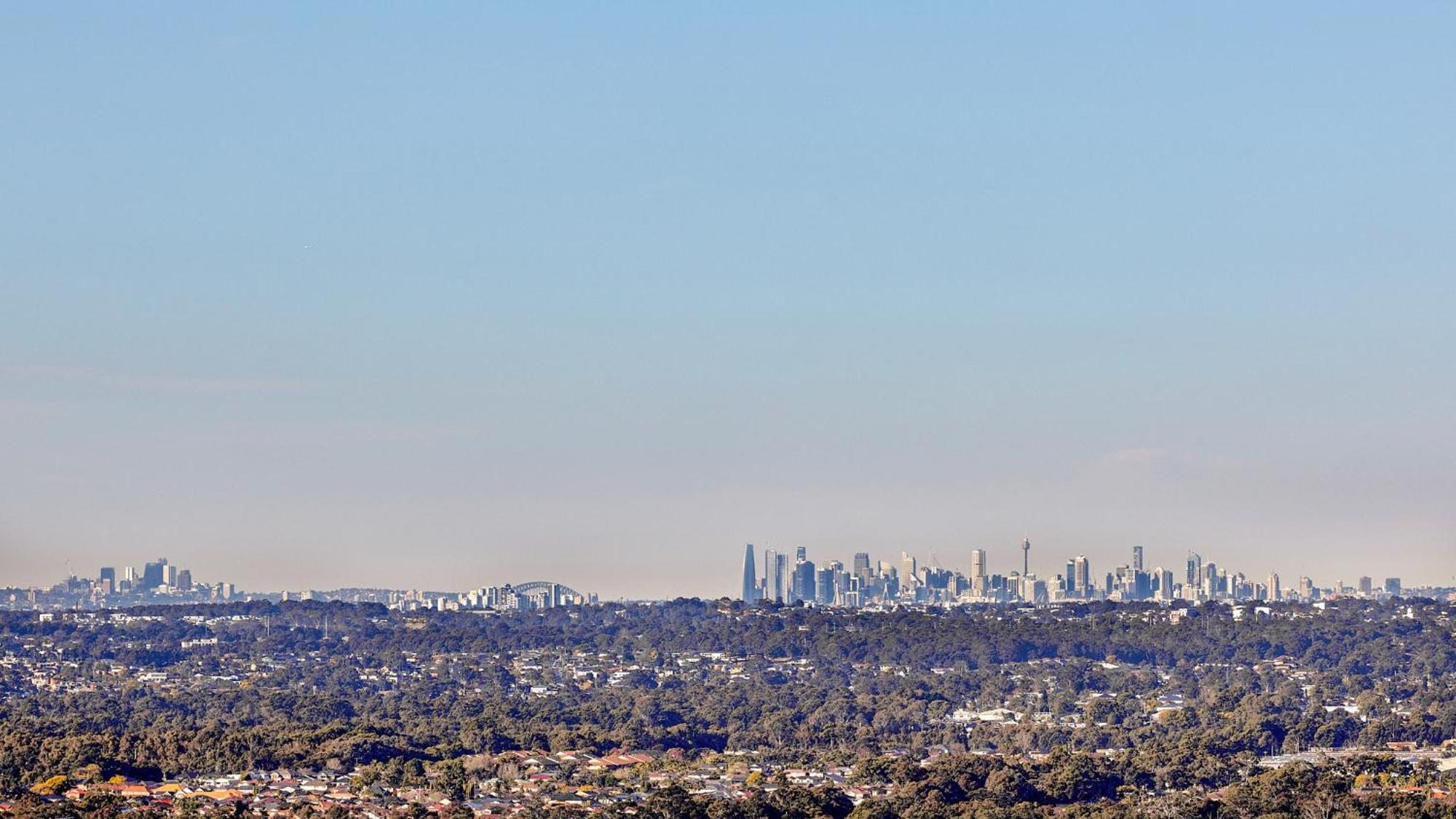 Meriton Suites リヴァプール エクステリア 写真 Brisbane CBD from the west