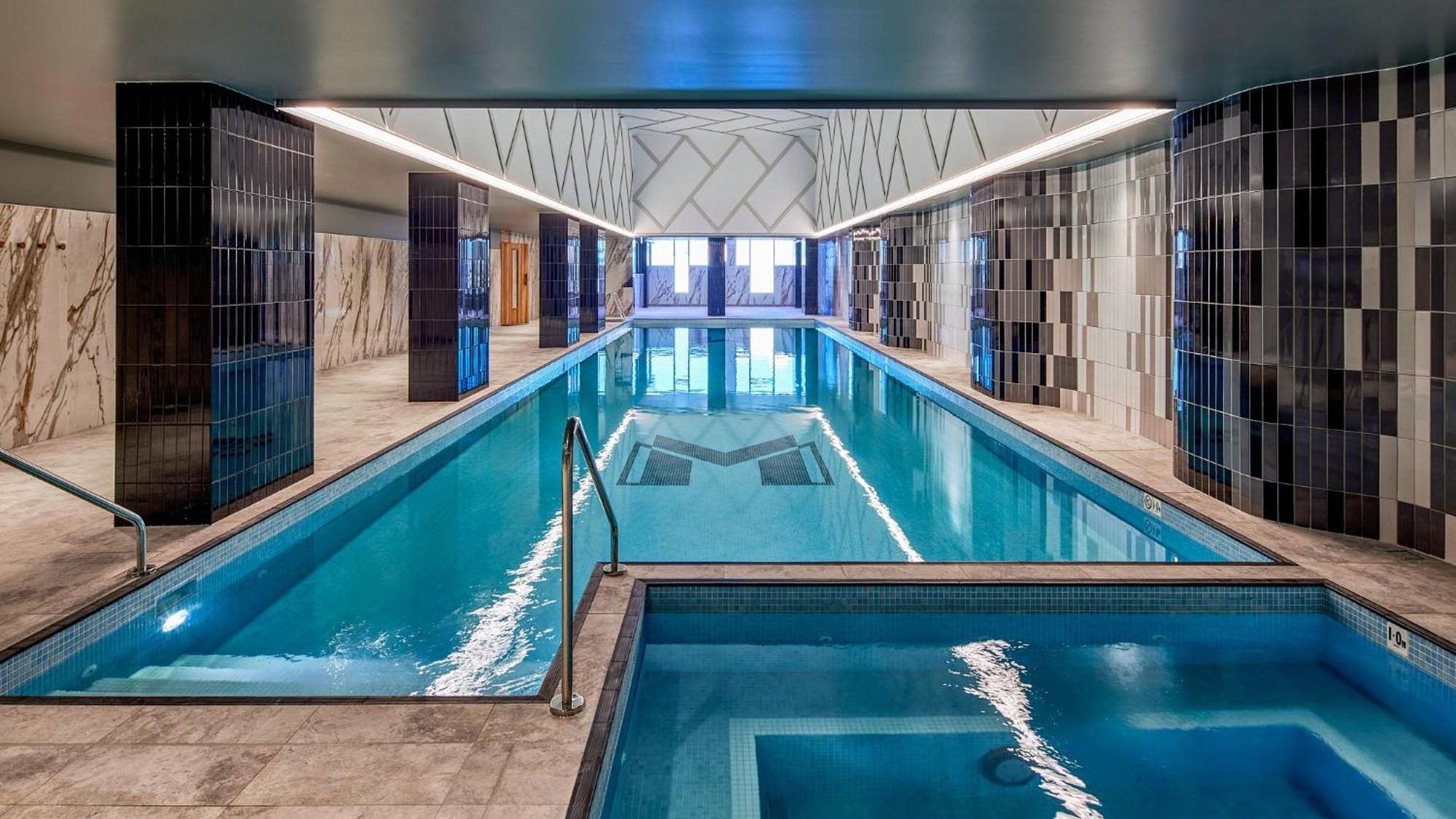 Meriton Suites リヴァプール エクステリア 写真 The pool at the Mandarin Oriental